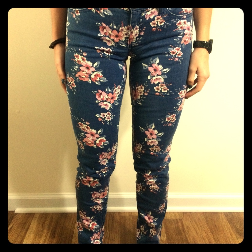 Aeropostal Floral print jeans